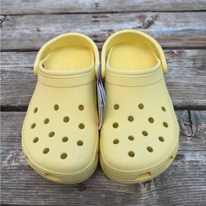 CROCS Pastel Yellow Classic Clog Size 6